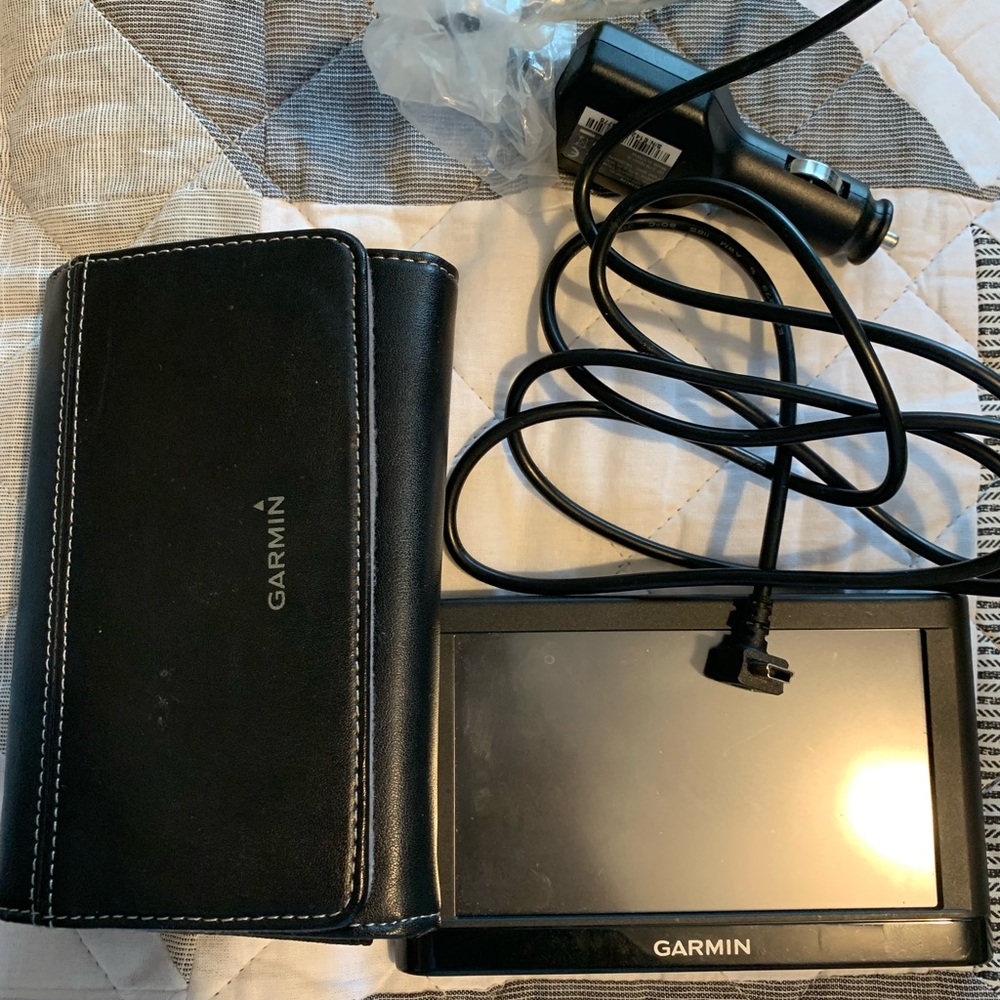 Garmin Black GPS Device with Accessories